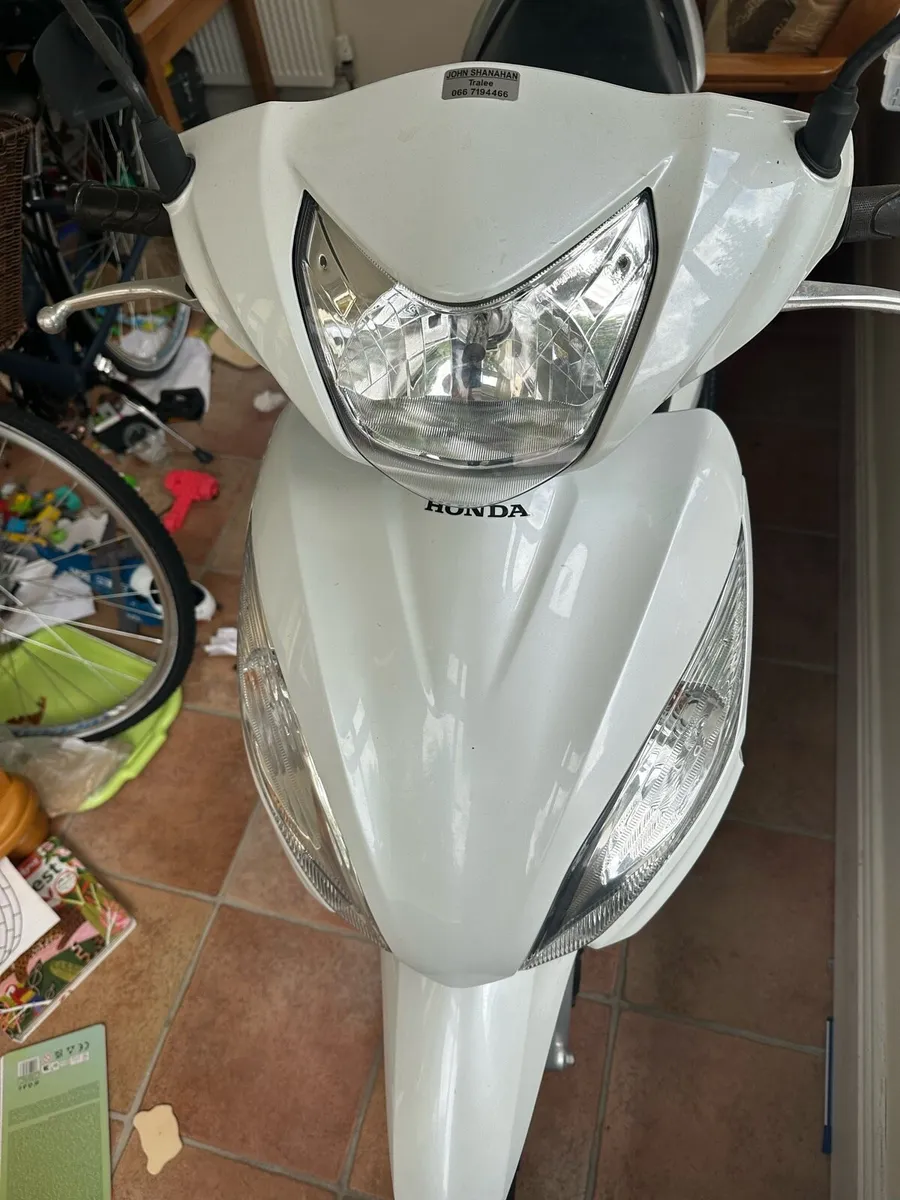 Honda Vision 50 cc - Image 1