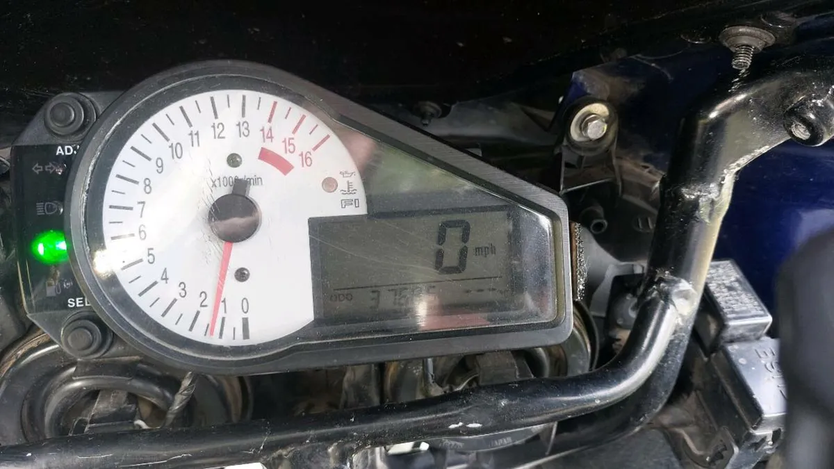 Suzuki gsxr k1 750 - Image 4