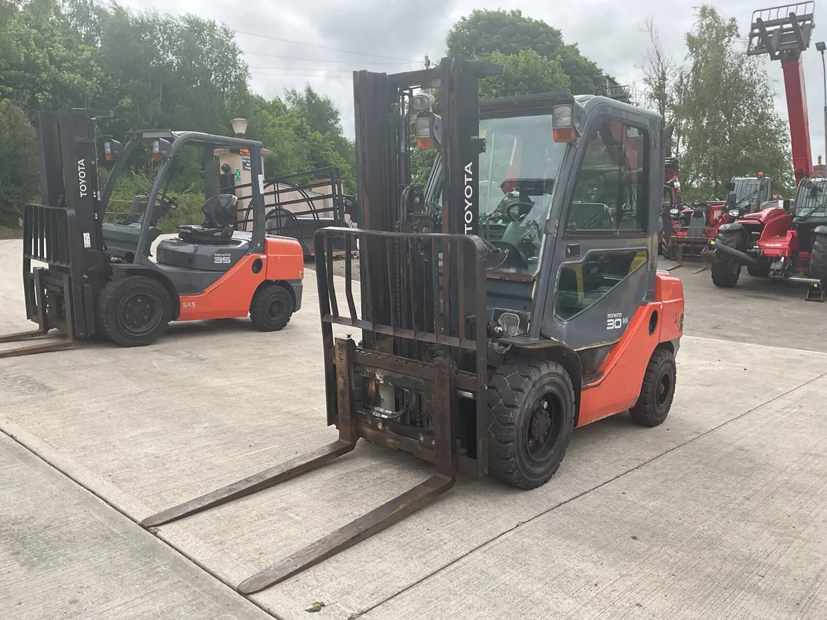Toyota Forklift 02-8FDF30 - Image 2