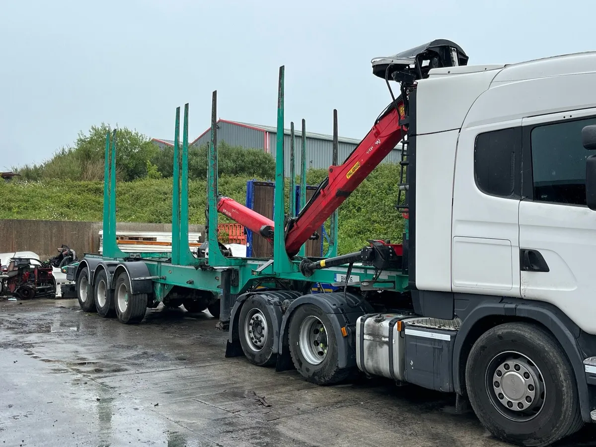 Robinson trailer and crane - Image 1