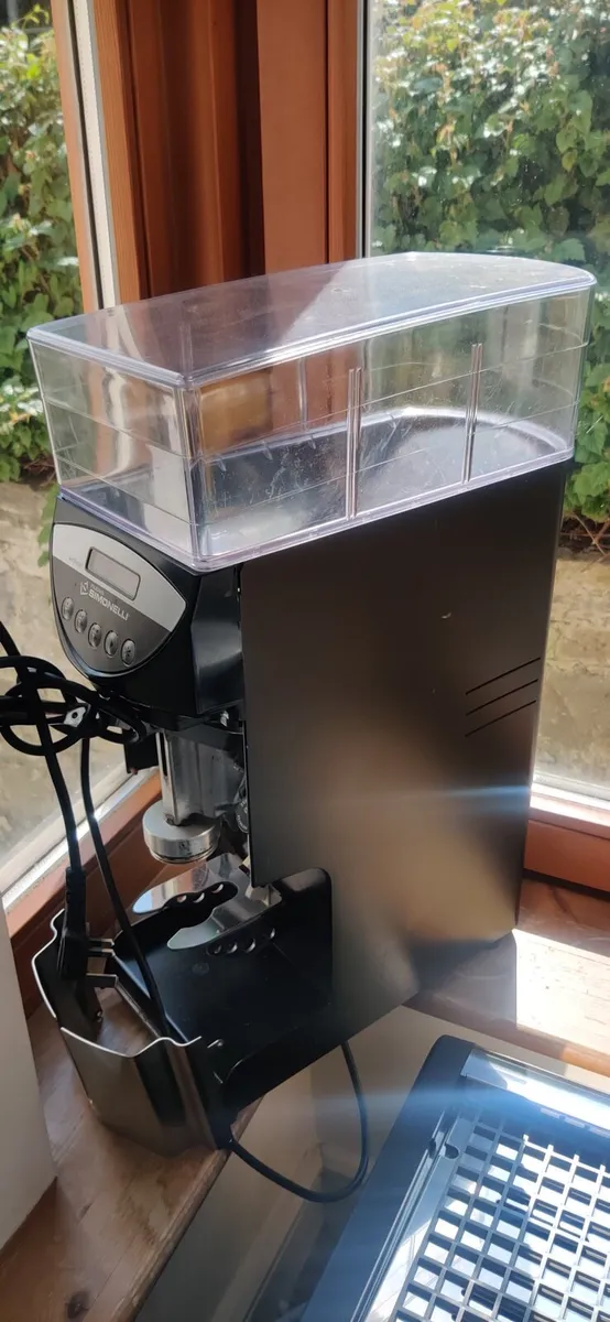 Cafe equipment - Image 1