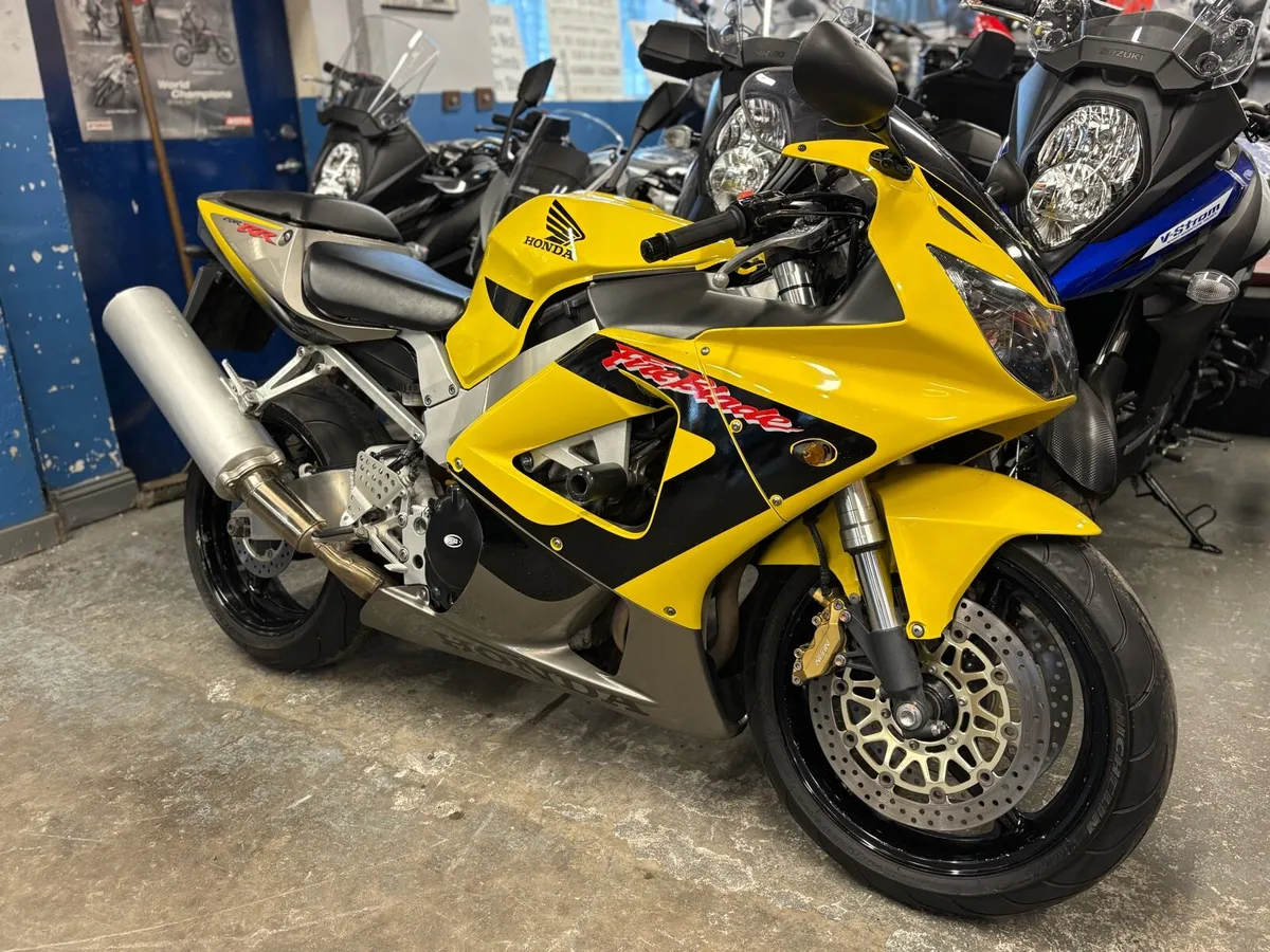 2001 Honda Fireblade CBR929RR. - Image 2
