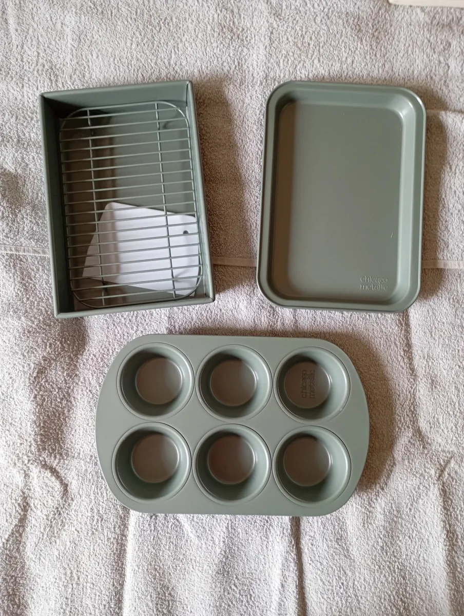 Portable Camping Oven with Accessories (New) - Image 4