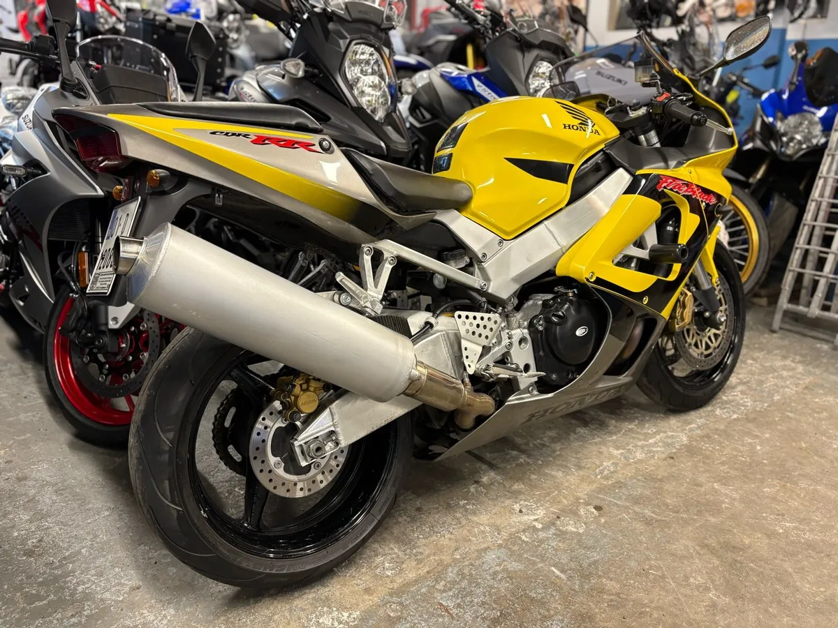 2001 Honda Fireblade CBR929RR. - Image 3