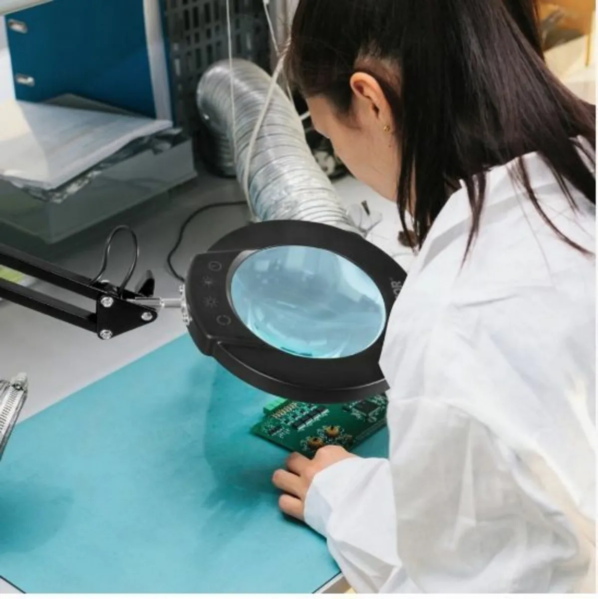 Magnifying Glass with Light & Base - Image 3