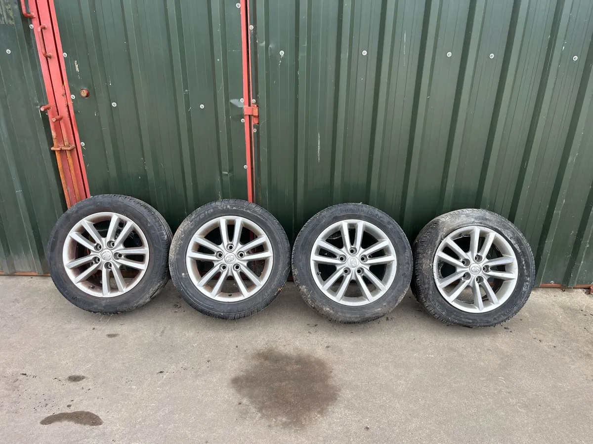 Toyota auris alloys