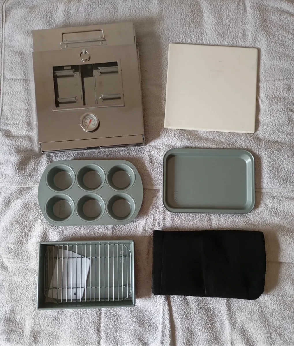 Portable Camping Oven with Accessories (New) - Image 2
