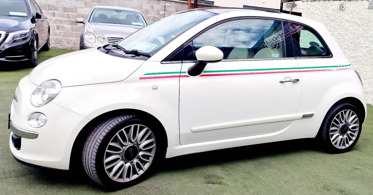 Fiat 500 LOUGE + TOP SPEC GLASS ROOF PARKING SENSO - Image 2