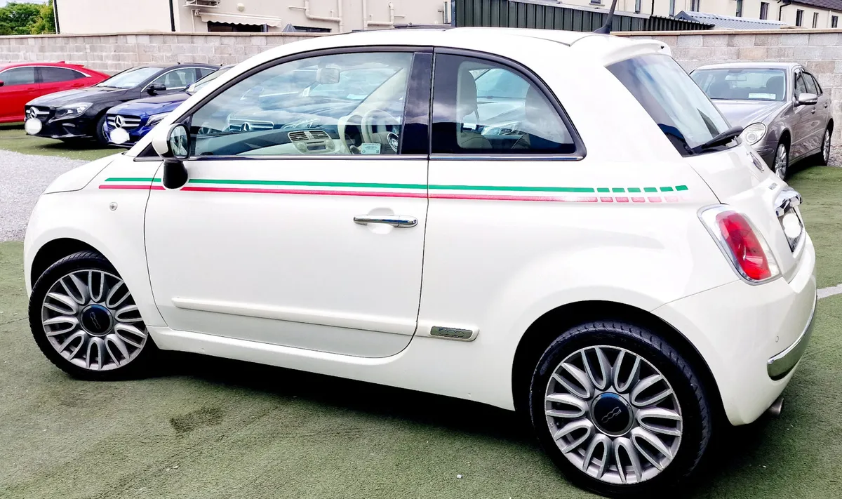 Fiat 500 LOUGE + TOP SPEC GLASS ROOF PARKING SENSO - Image 3