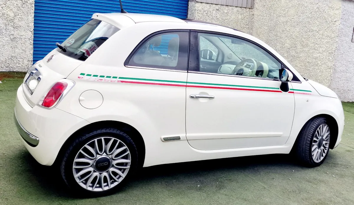 Fiat 500 LOUGE + TOP SPEC GLASS ROOF PARKING SENSO - Image 4