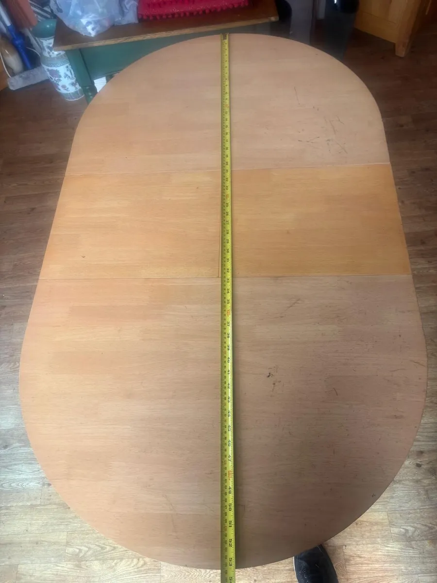 Extendable Table and 4 chairs - Image 2