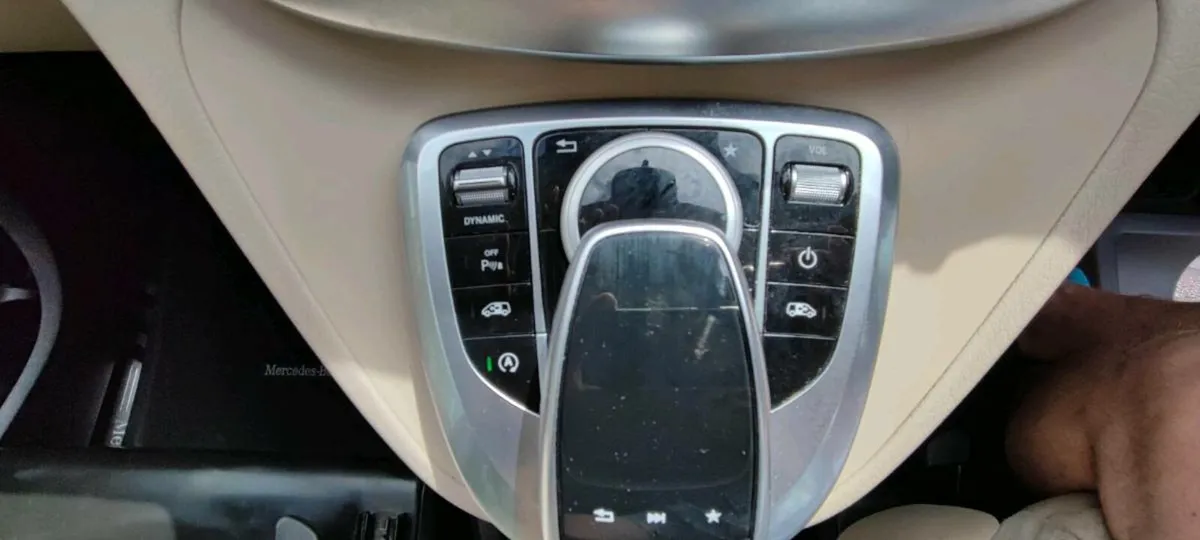 Mercedes V250 - Image 2