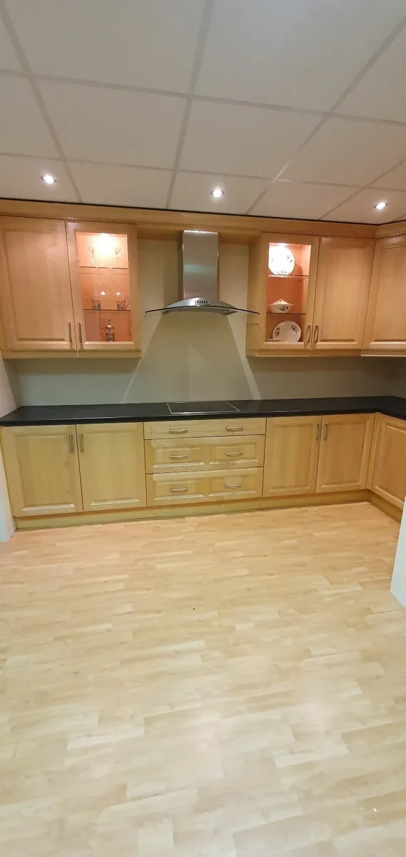 fitted kitchen - Image 1