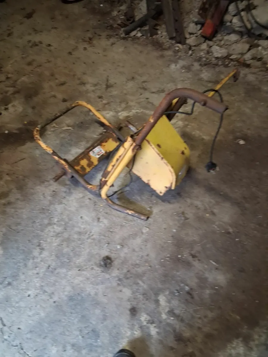 Cement mixer, compressor, other - Image 1