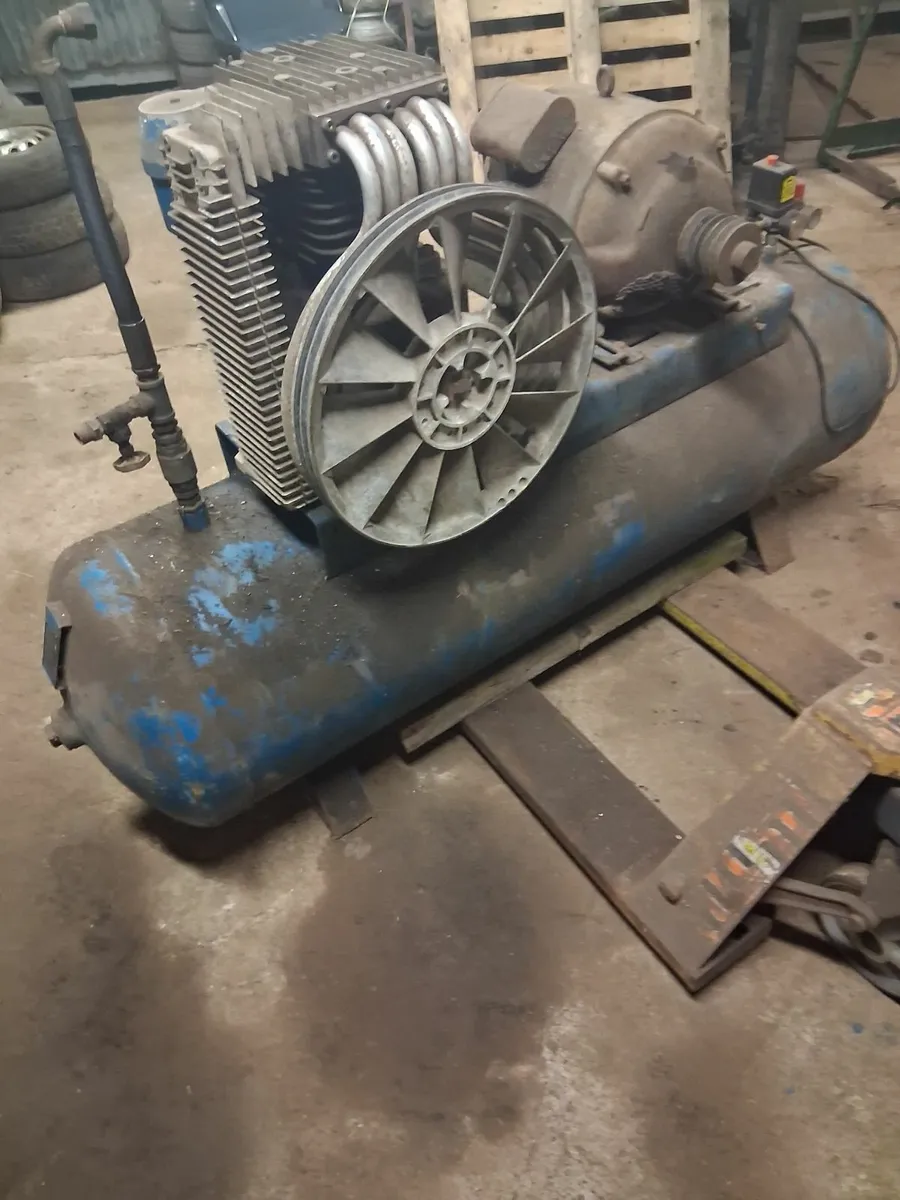 Cement mixer, compressor, other - Image 3