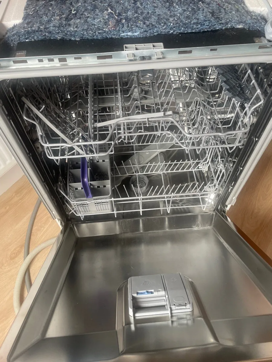 Dishwasher - Image 1