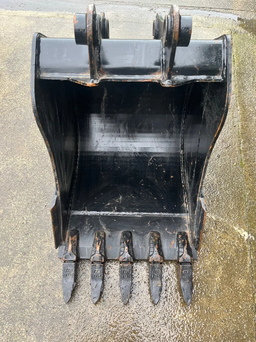 UNUSED JCB 2FT BUCKET - Image 1