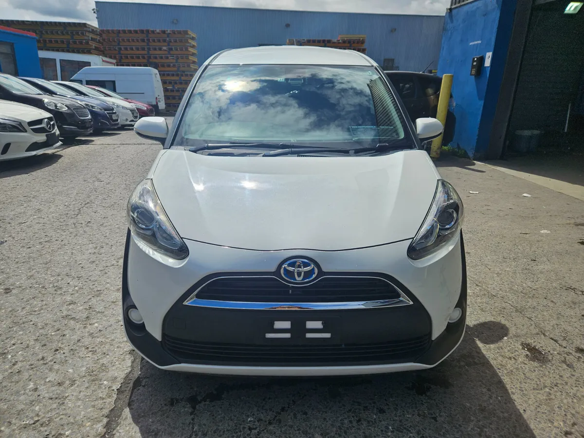 2017 Toyota Sienta Hybrid Auto/ 7 seater - Image 2