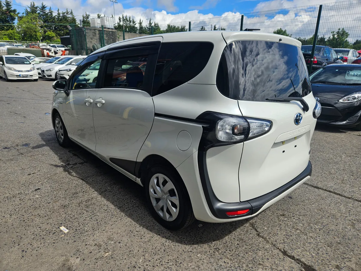 2017 Toyota Sienta Hybrid Auto/ 7 seater - Image 4