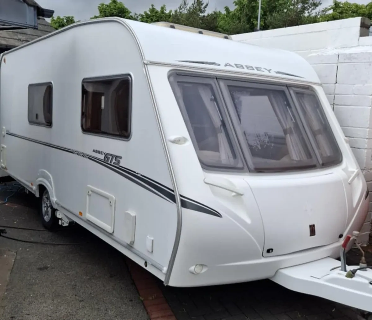 4 berth caravan - Image 1