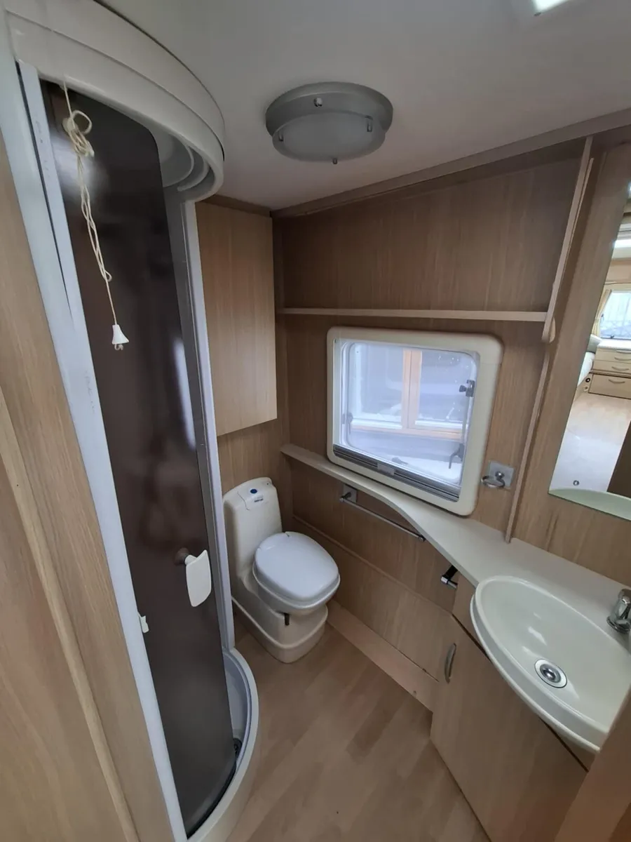 4 berth caravan - Image 4