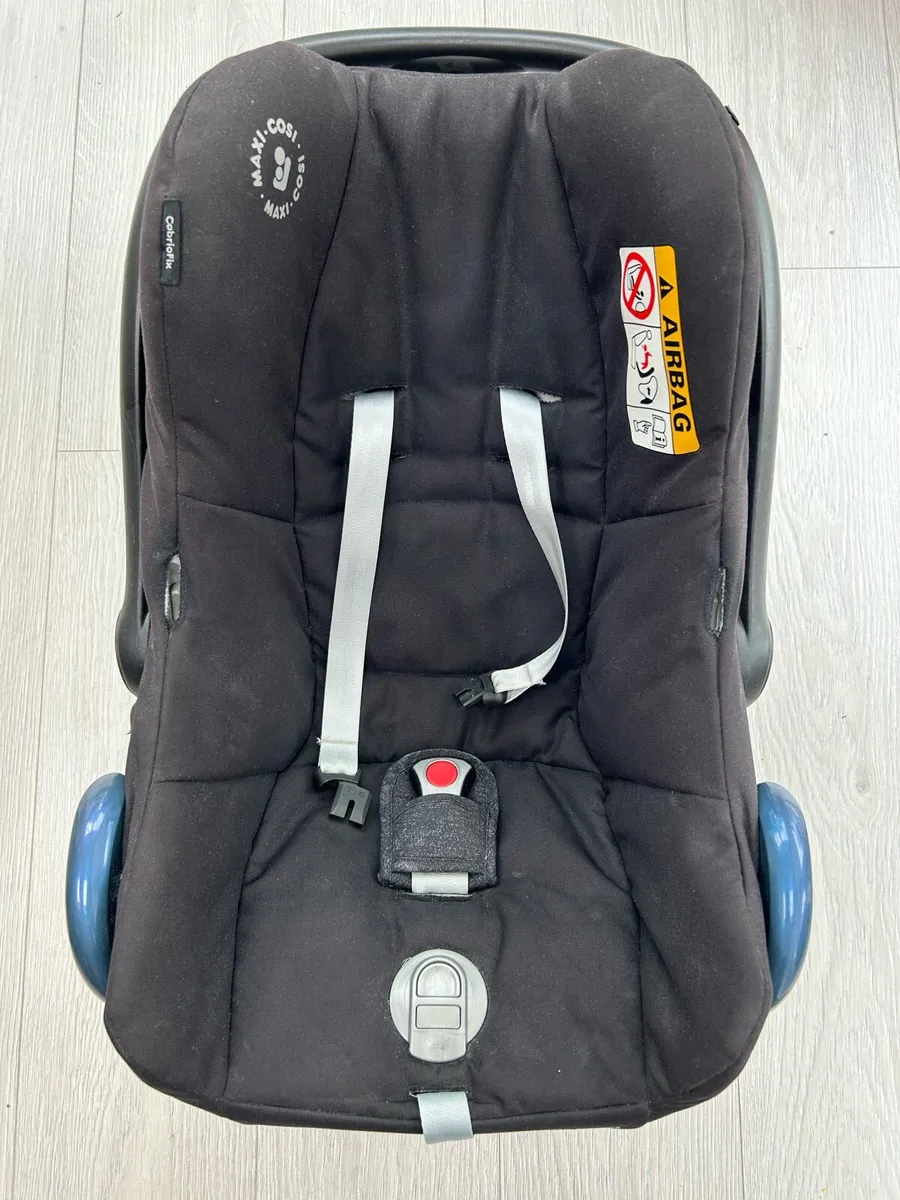 Maxi Cosi Car Seat & Isofix Base - Image 2