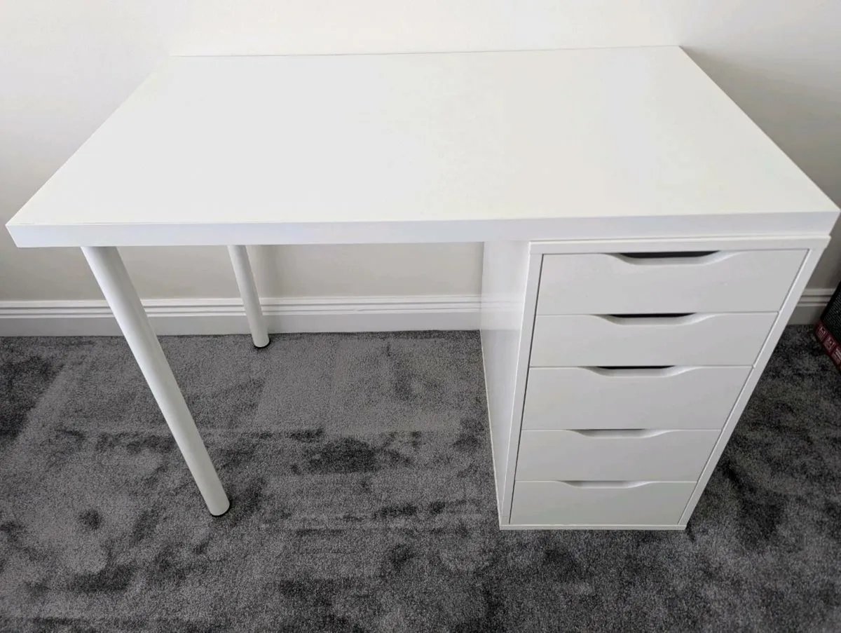 White computer desk with drawers - Image 1