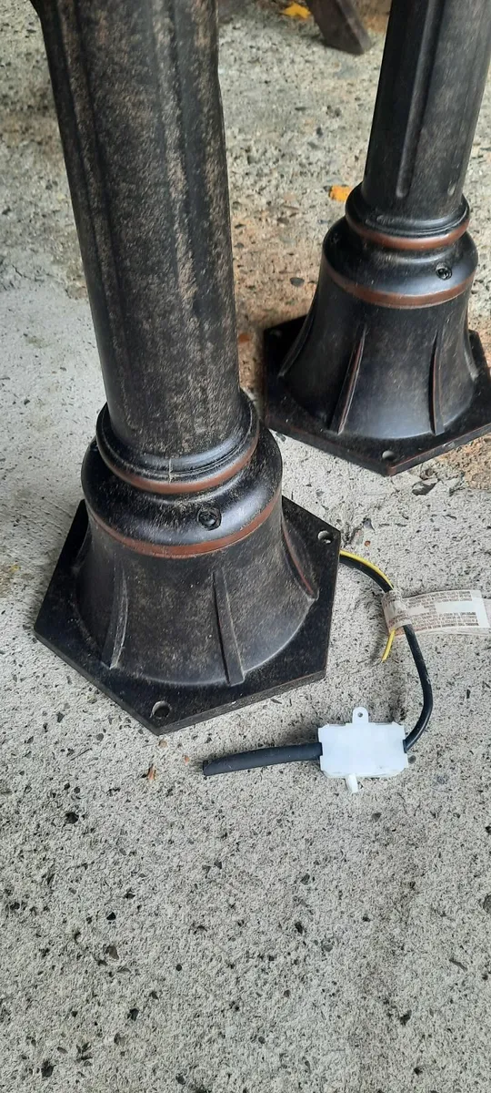 Garden post lights x 2 - Image 4