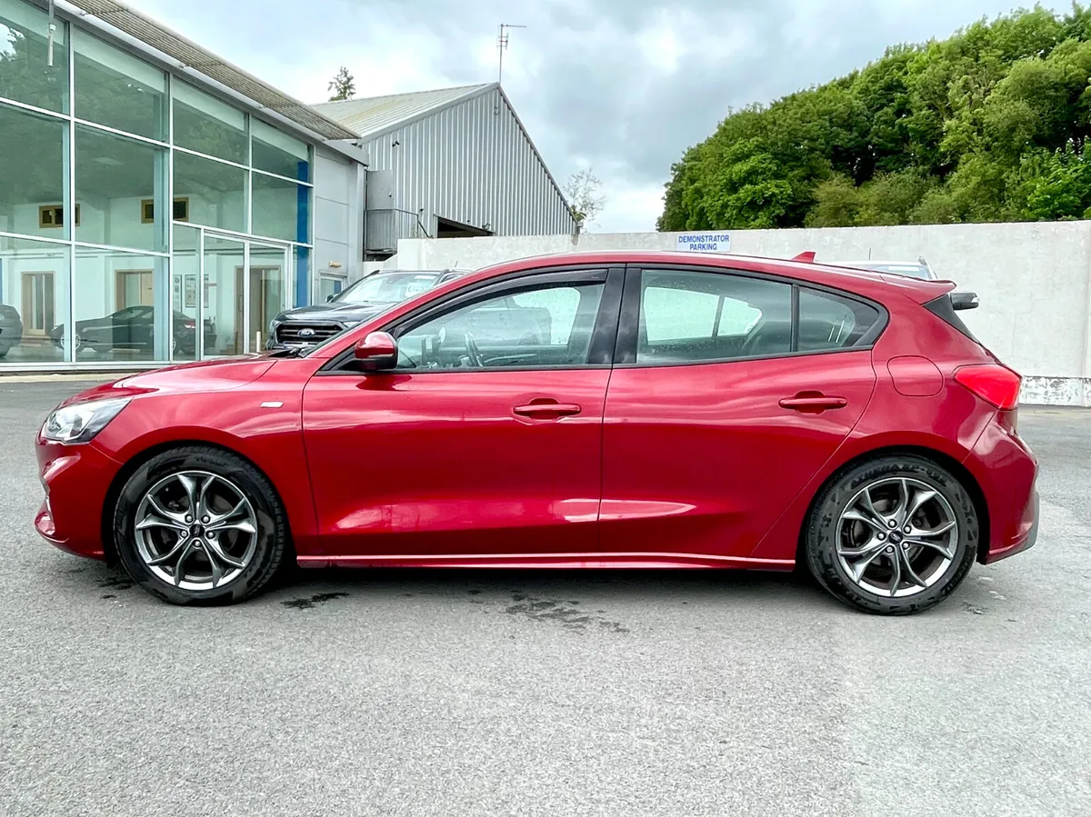 Ford Focus ST-Line 1.5 Diesel - Image 2