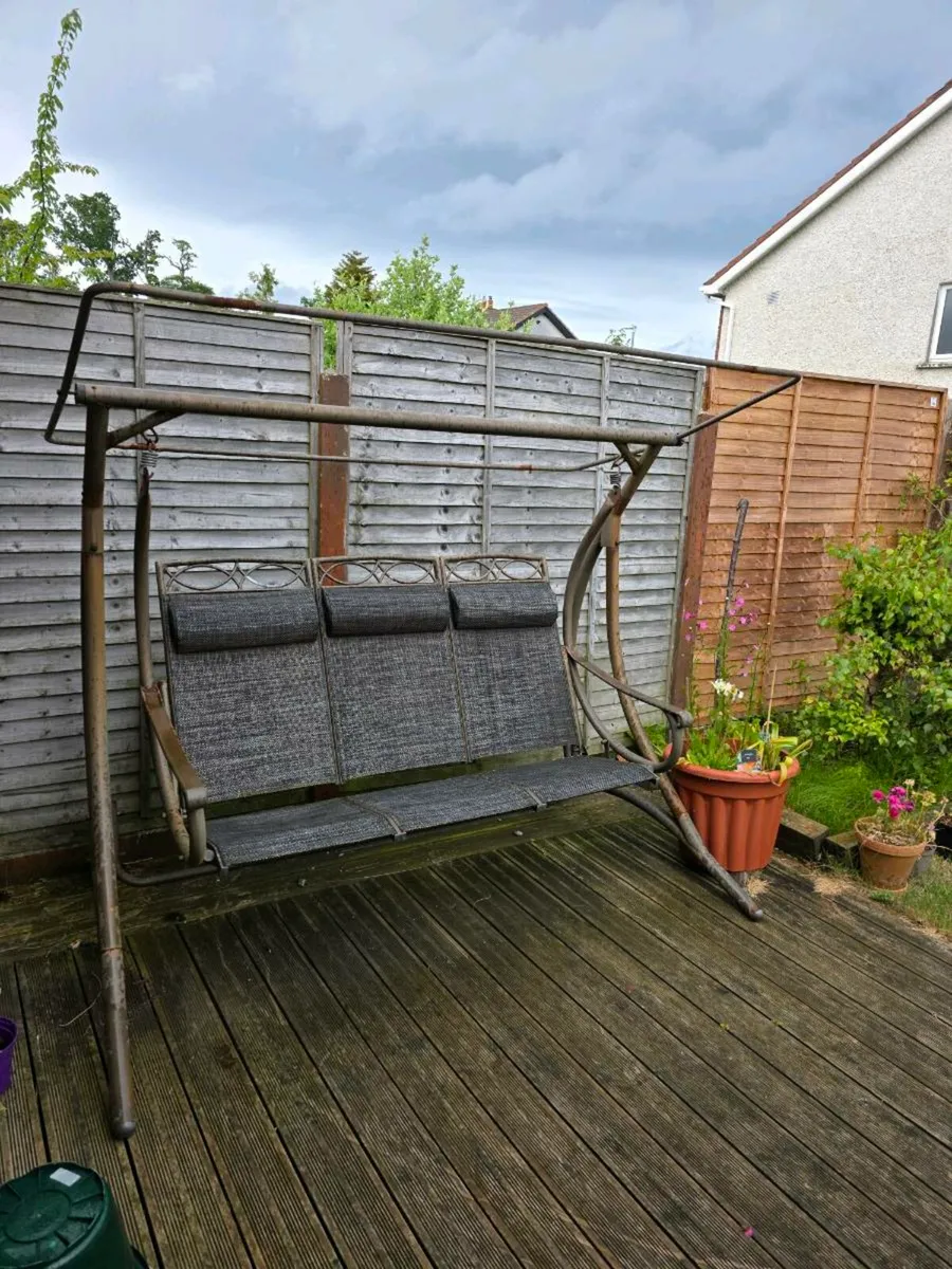 3-person garden swing seat