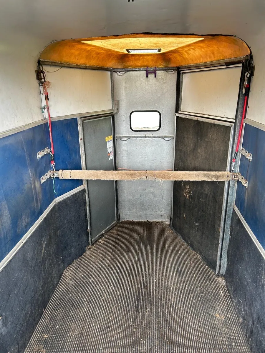 Horse box - Image 2