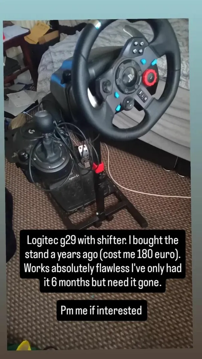 G29 racing wheel and PlayStation 4 - Image 1