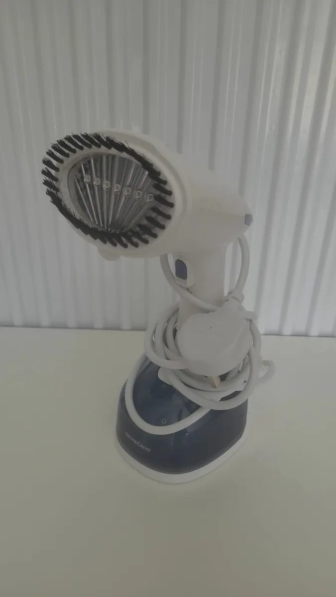 Clothes steamer