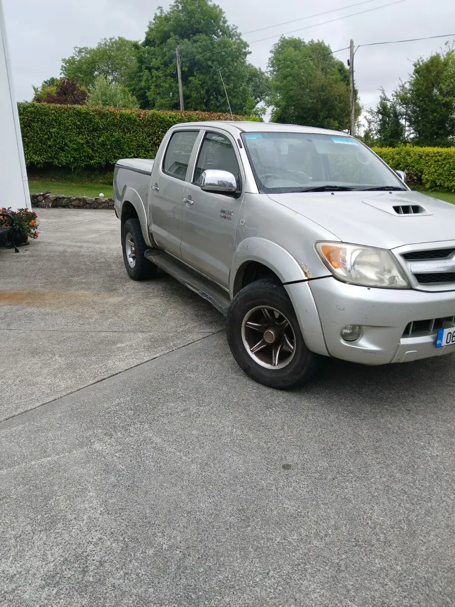 Toyota Hilux - automatic - Image 2