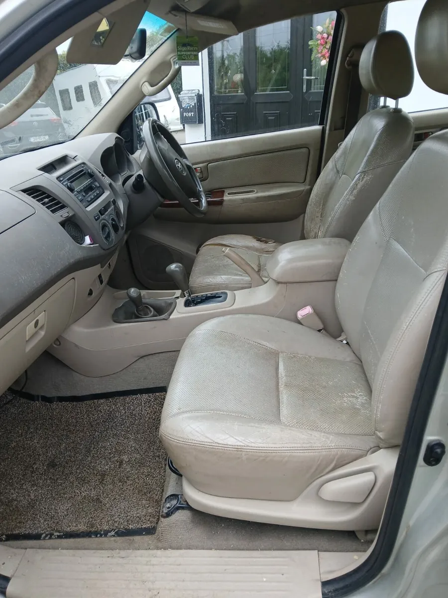 Toyota Hilux - automatic - Image 3
