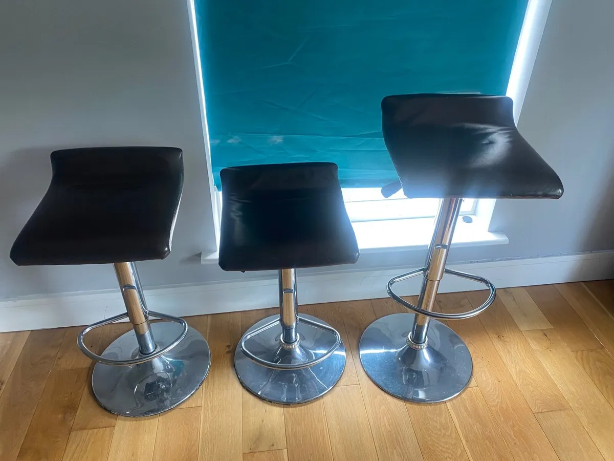 Kitchen high stools