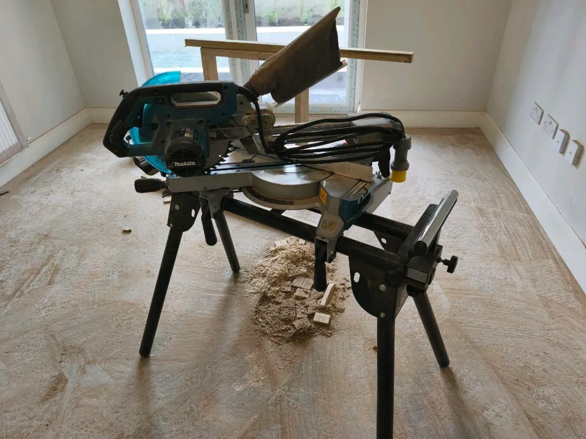 Makita Mitre saw (LS0816F) 110V Plus Stand - Image 3