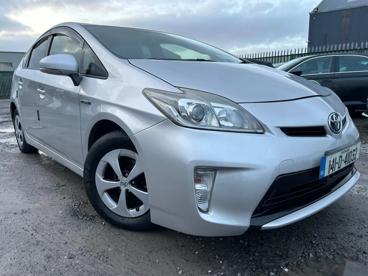 2014 Toyota Prius hybrid autoamtic SELF CHARGE - Image 1