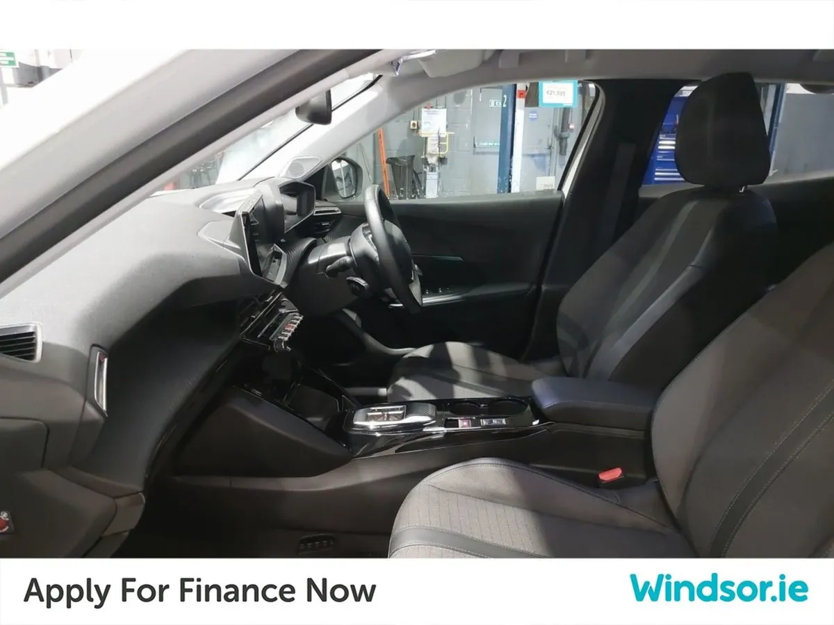 Peugeot 2008 Electric 136bhp (50 Kwh) Allure - Image 4