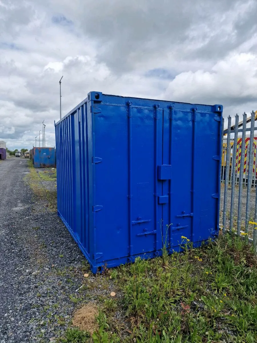 11 × 8 container - Image 1