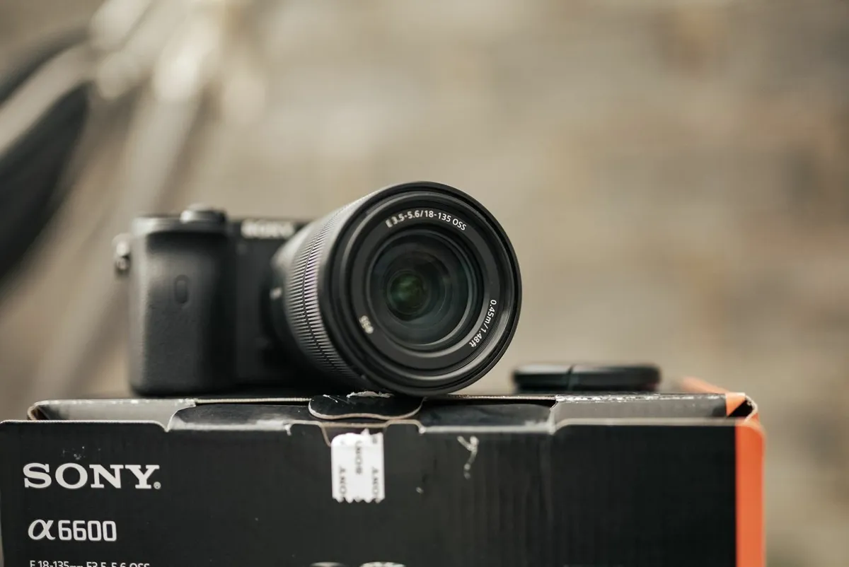 Sony camera a6600 + lens E 18-135mm OSS - Image 3