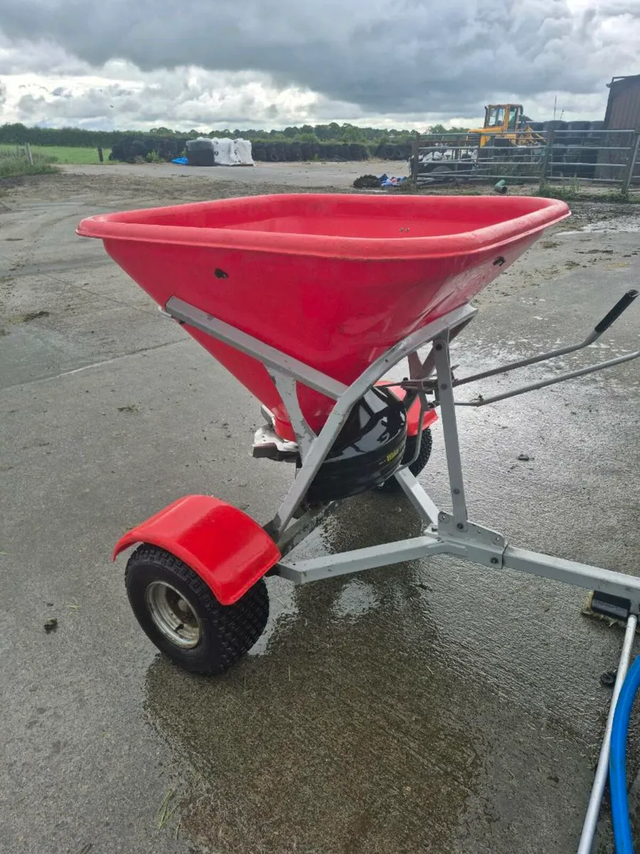 Quad Fertiliser Spreader - Image 3