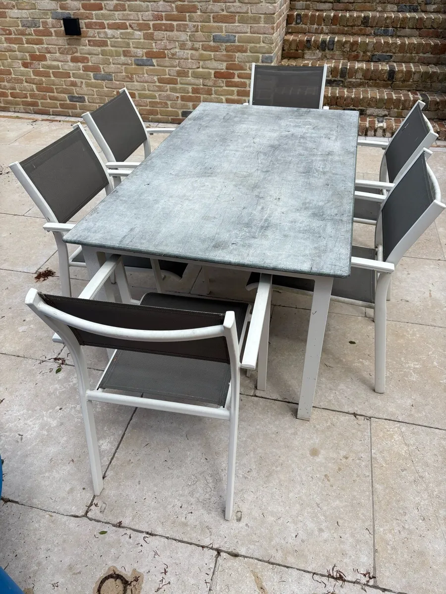 6 seater outdoor table and chairs - Image 1