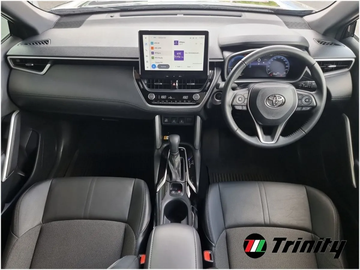 Toyota Corolla Cross Cross SOL 1.8 Hybrid Stunnin - Image 2