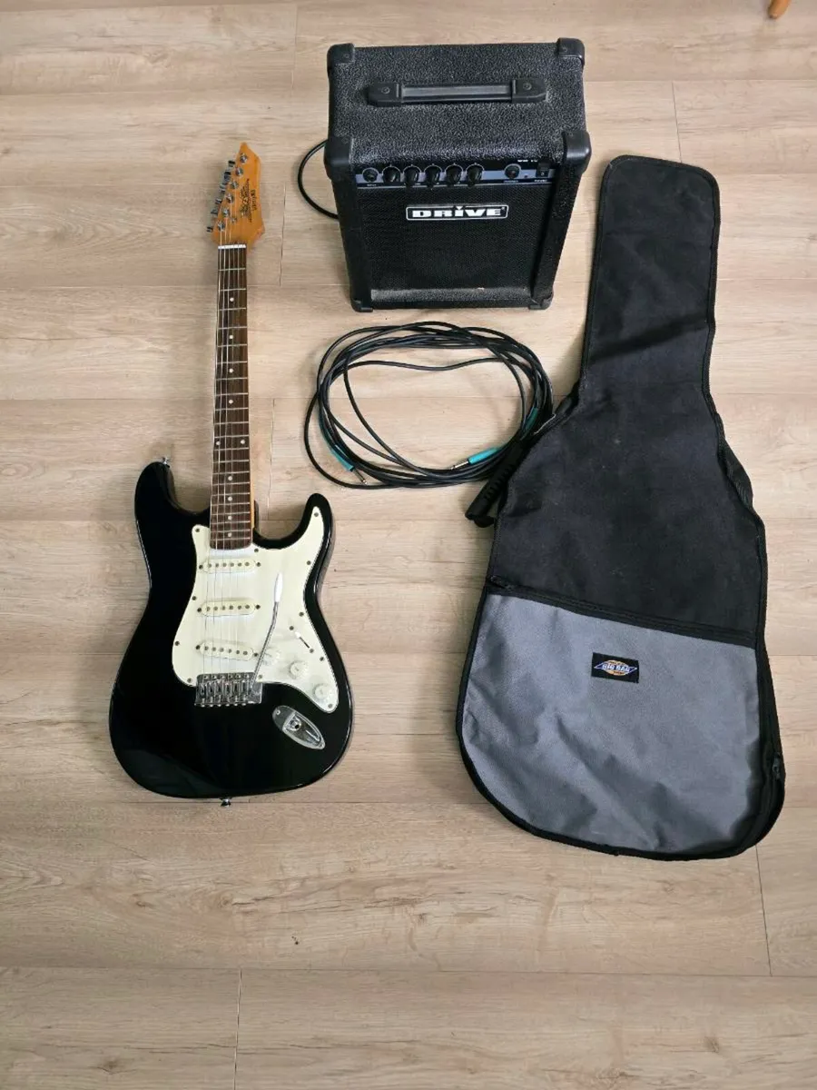 Electric guitar with soft case, amp, and lead - Image 1