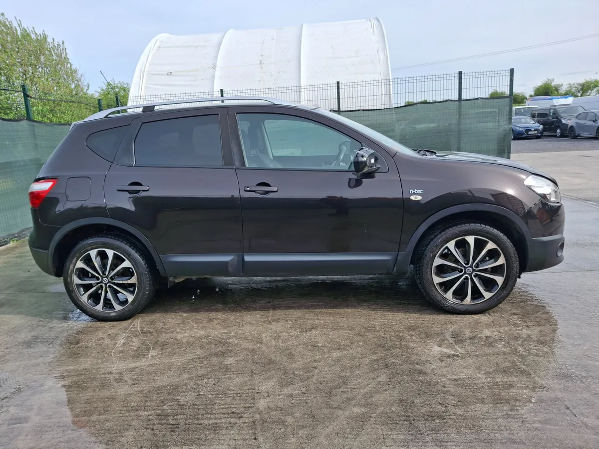 2011 Nissan Qashqai  light damage - Image 3