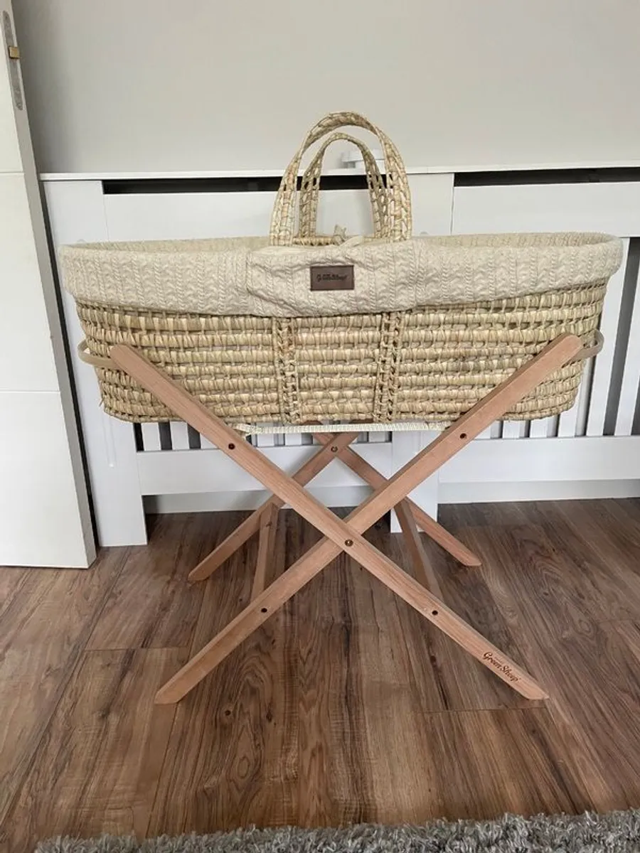 Little green sheep Moses basket - Image 1