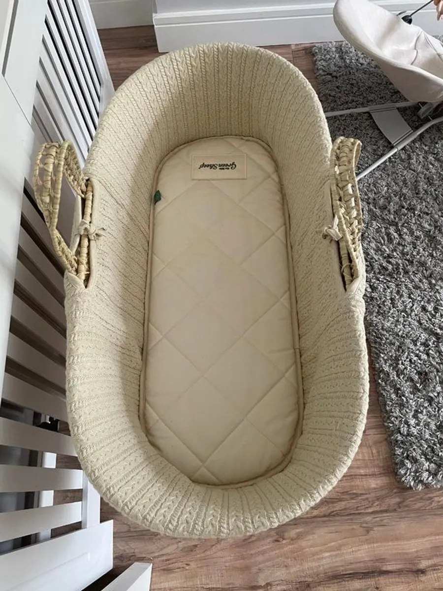 Little green sheep Moses basket - Image 2
