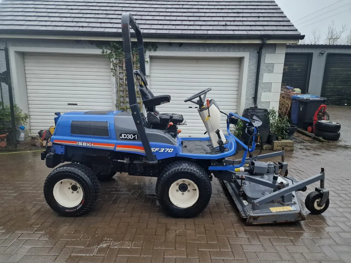 2021 ISEKI SF370 ride on mower lawnmower - Image 4