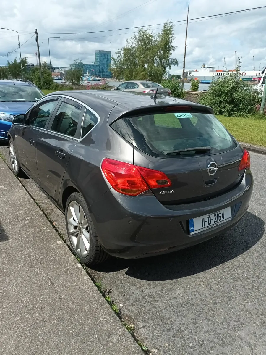 Opel Astra 2011 - Image 1